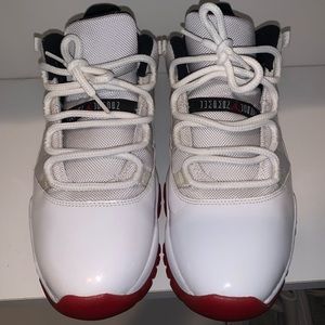 Air Jordan 11 low cherry size 12
